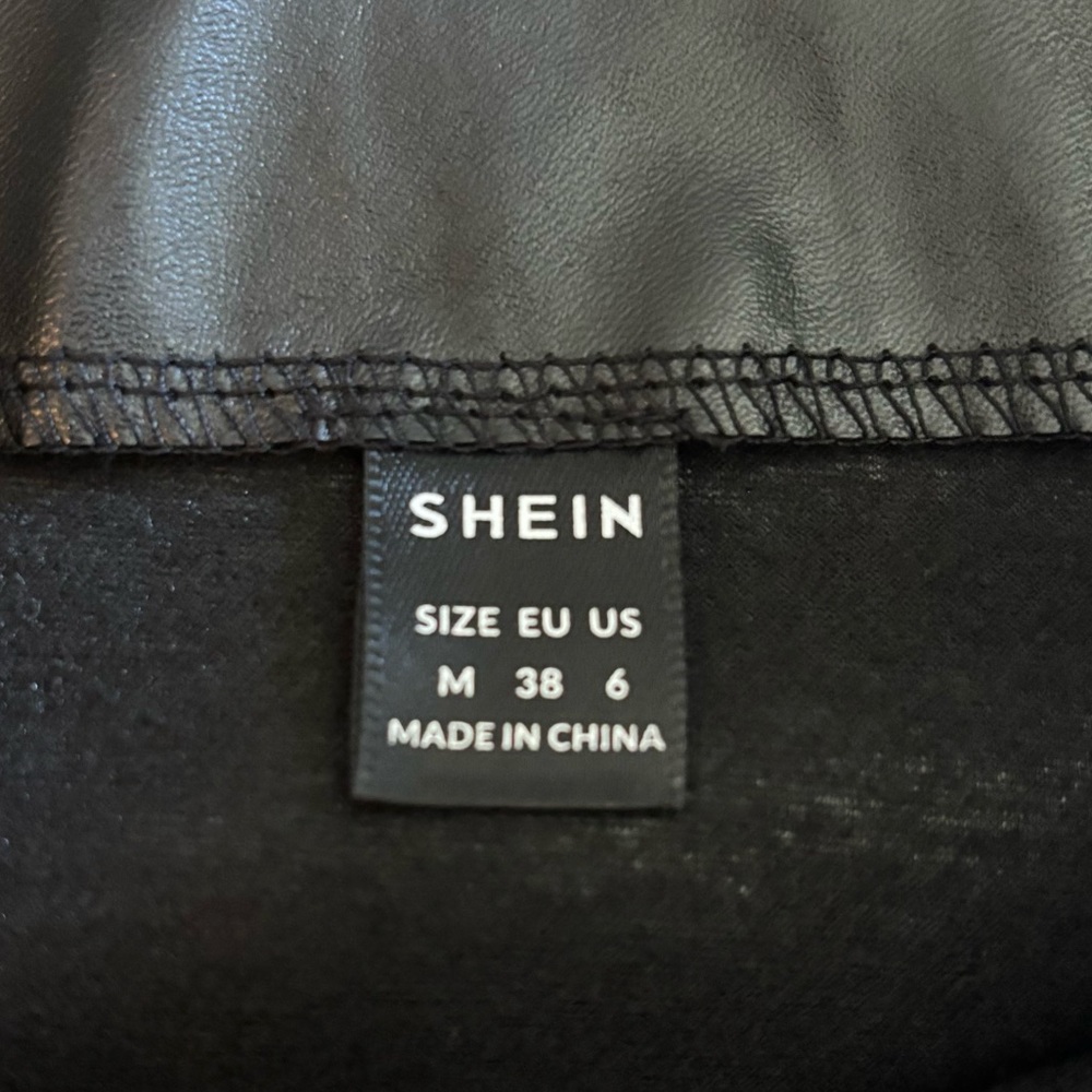 Faux Leather PU Split Hem Exposed Zipper Fitted Pencil Skirt in Black, Medium/6 - Picture 4 of 9
